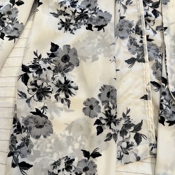 Lush Flower Blazer - Picture 2 of 7